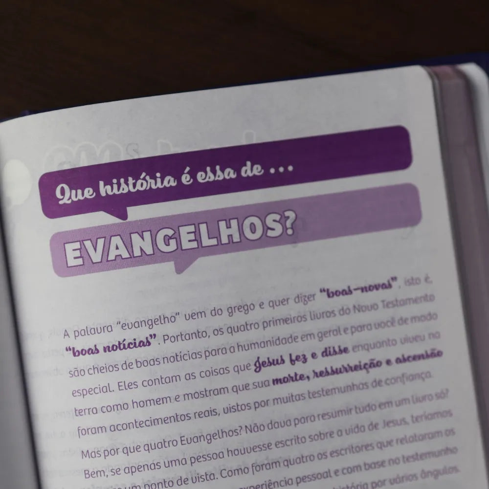 Bíblia Devocional Para Garotas | NVT | Letra Grande | Capa Dura Lettering